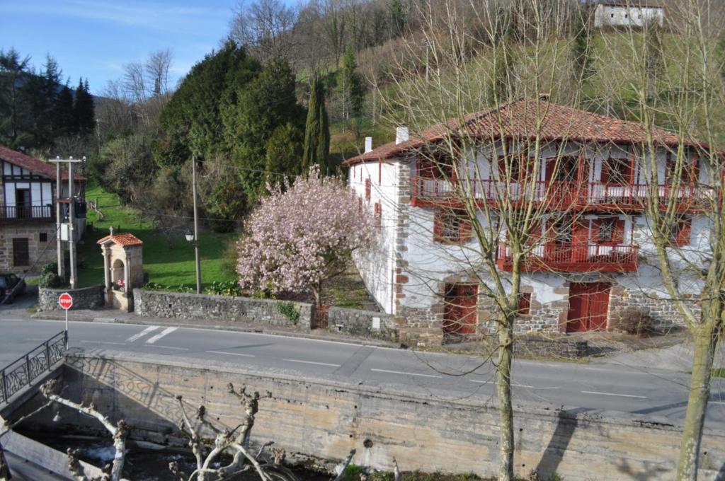 Hostal Auzoa Bera  Extérieur photo