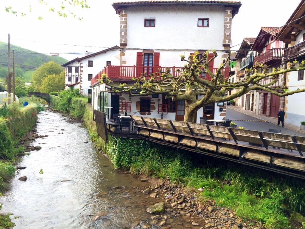 Hostal Auzoa Bera  Extérieur photo